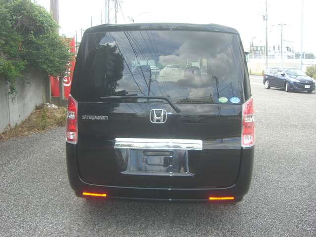 2011 Honda Stepwgn – thumbnail 3