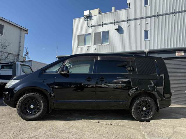 2011 Mitsubishi Delica D:5 – thumbnail 2