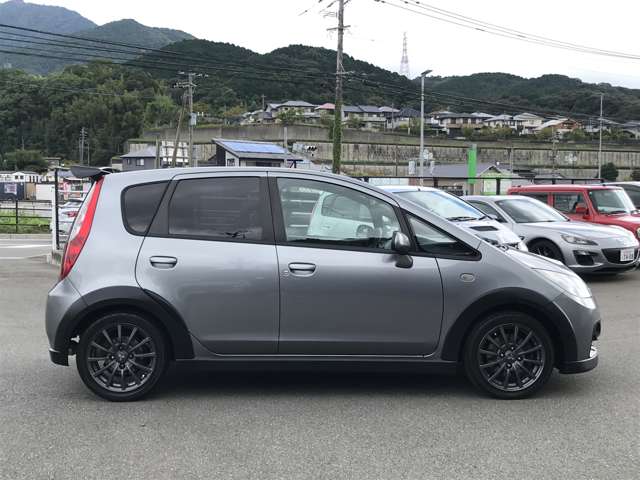2011 Mitsubishi Colt – thumbnail 3
