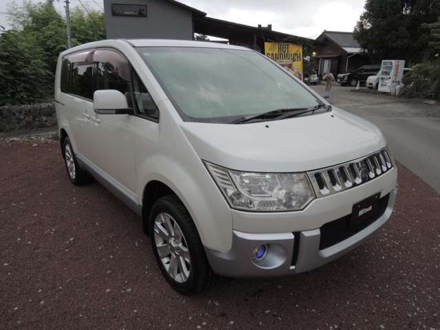 2008 Mitsubishi Delica D:5 – thumbnail 2