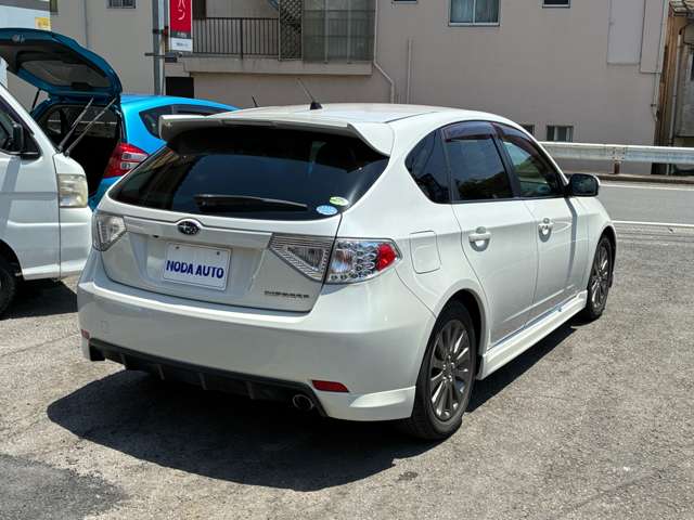 2011 Subaru Impreza Hatchback – thumbnail 2