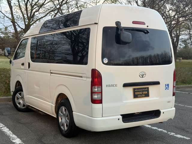 2011 Toyota Hiace – thumbnail 2