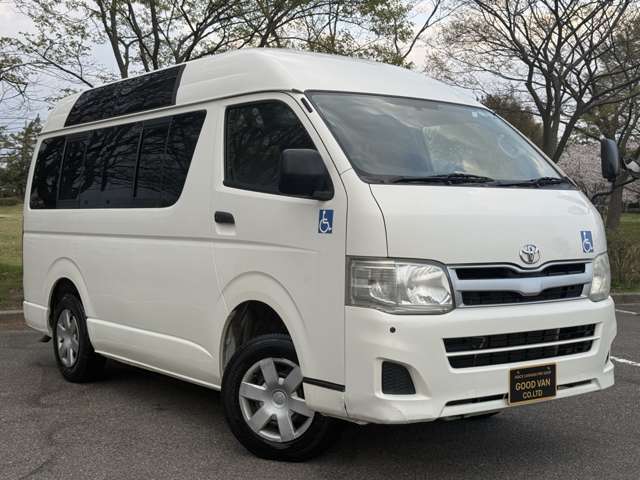 2011 Toyota Hiace – thumbnail 3