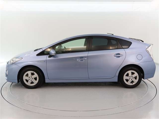 2011 Toyota Prius – thumbnail 3