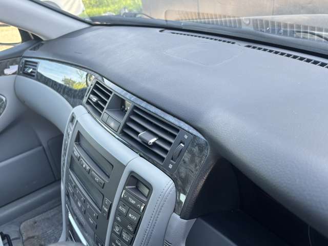 2004 Toyota Crown Royal – thumbnail 3
