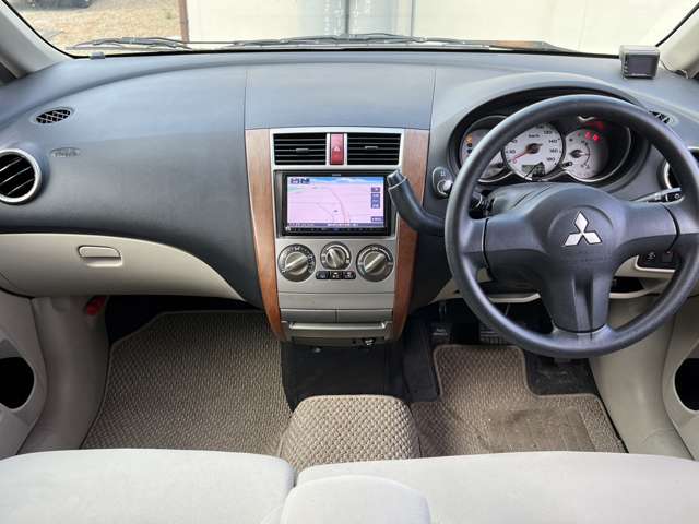 2008 Mitsubishi Colt – thumbnail 4