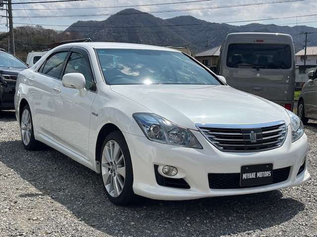 2009 Toyota Crown Hybrid – thumbnail 3