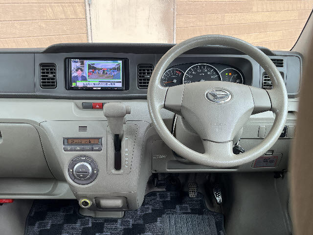 2011 Daihatsu Atrai Wagon – thumbnail 3