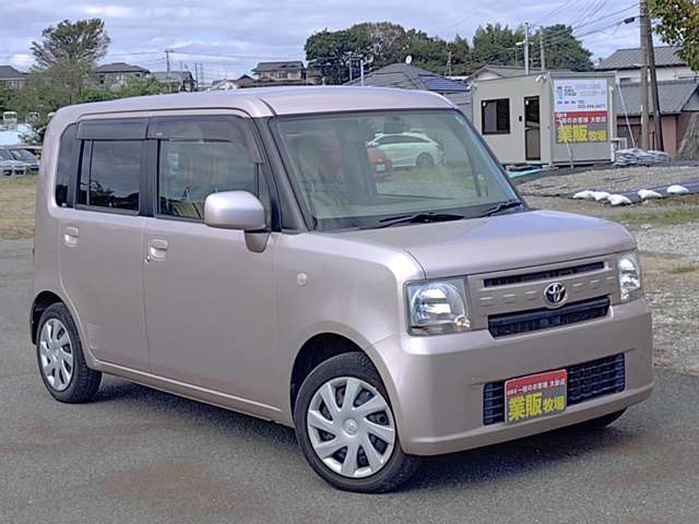 2011 Toyota Pixis Space – thumbnail 2