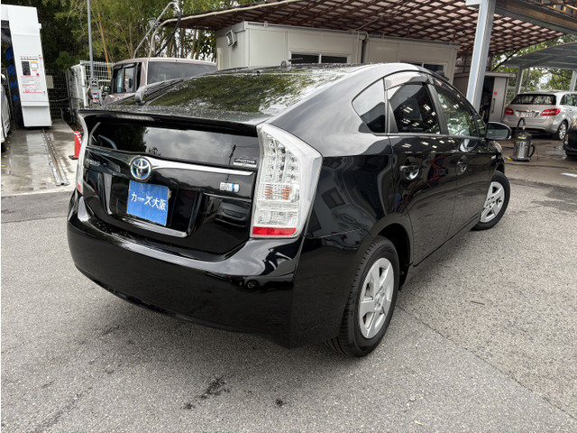 2011 Toyota Prius – thumbnail 3