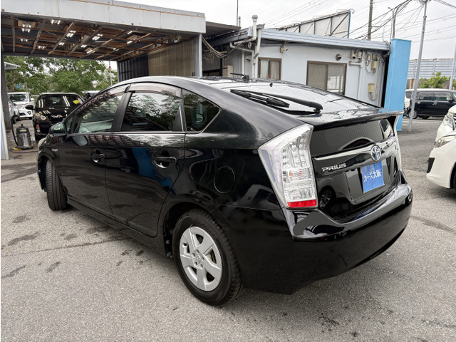 2011 Toyota Prius – thumbnail 4