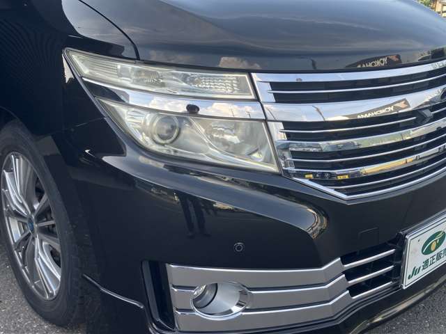 2011 Nissan Elgrand – thumbnail 4