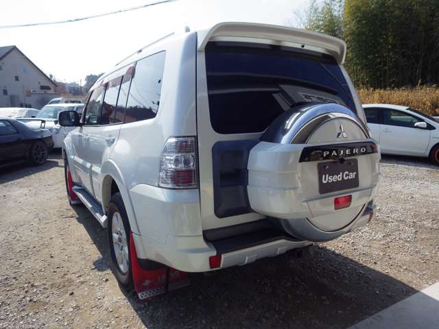 2011 Mitsubishi Pajero – thumbnail 3
