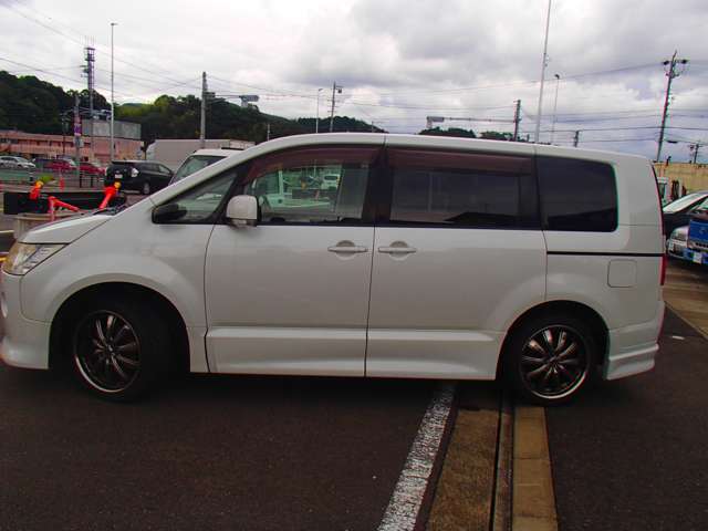 2007 Mitsubishi Delica D:5 – thumbnail 3