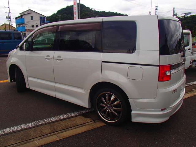 2007 Mitsubishi Delica D:5 – thumbnail 4