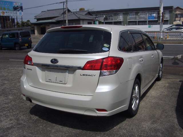 2011 Subaru Legacy Touring Wagon – thumbnail 3