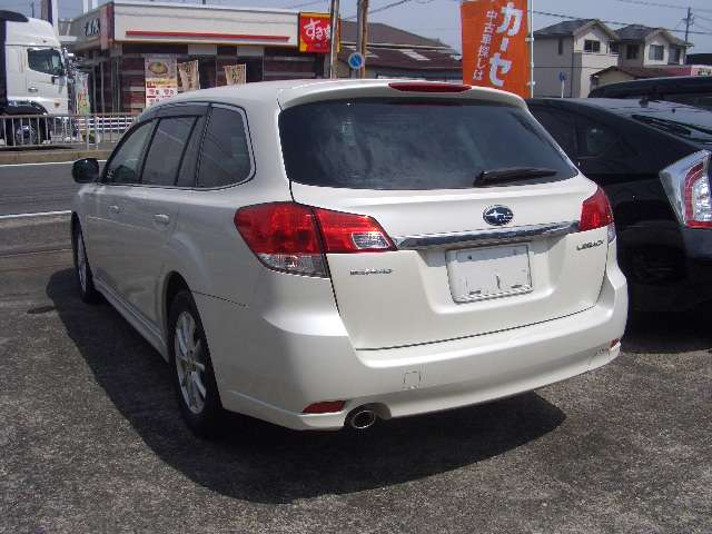 2011 Subaru Legacy Touring Wagon – thumbnail 4