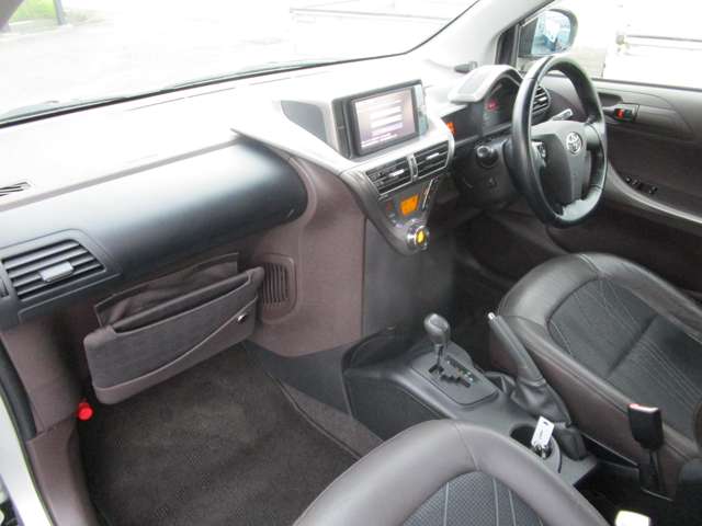 2008 Toyota iQ – thumbnail 2