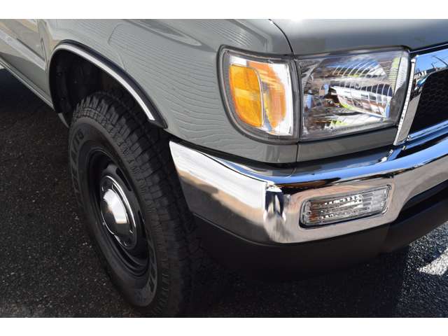 1997 Toyota Hilux Surf – thumbnail 4