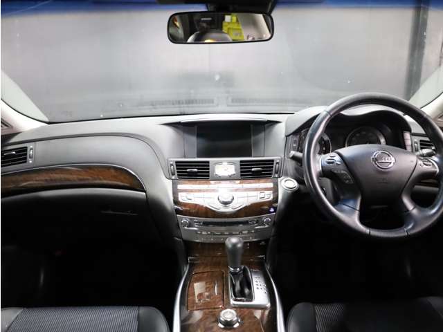 2011 Nissan Fuga – thumbnail 4
