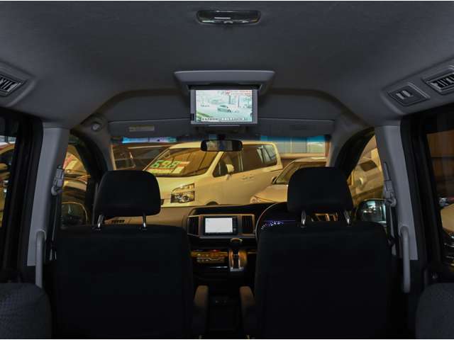 2011 Honda Stepwgn – thumbnail 2