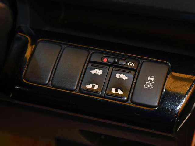 2011 Honda Stepwgn – thumbnail 3