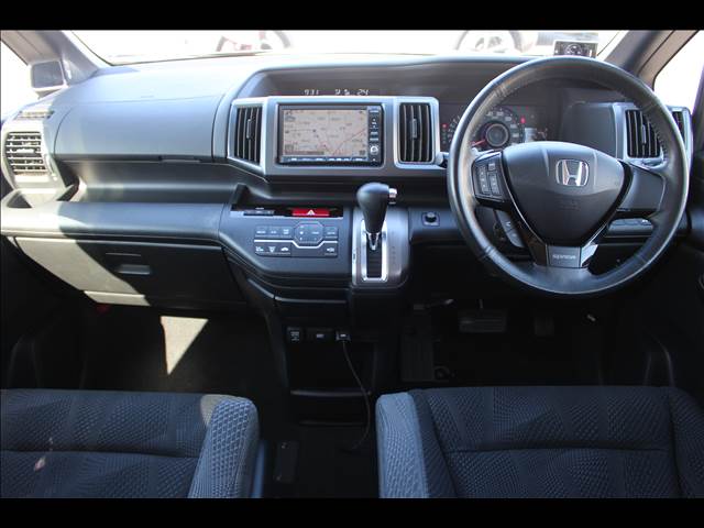 2011 Honda Stepwgn – thumbnail 3