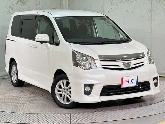 2010 Toyota Noah – thumbnail 2