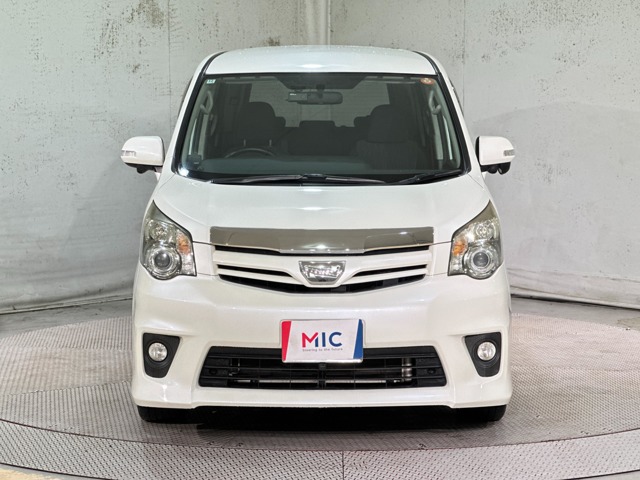 2010 Toyota Noah – thumbnail 3