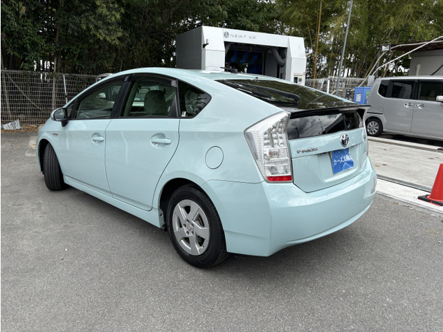 2010 Toyota Prius – thumbnail 3