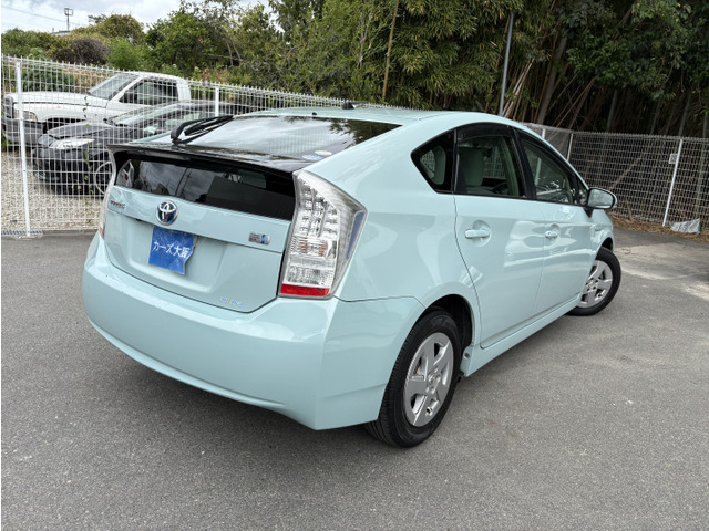2010 Toyota Prius – thumbnail 4