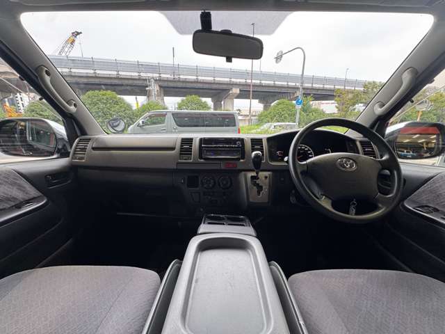 2007 Toyota Hiace – thumbnail 2