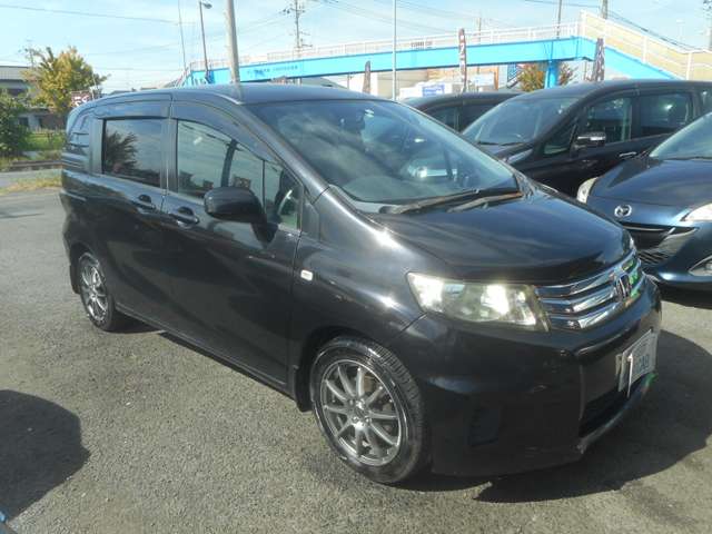 2010 Honda Freed Spike – thumbnail 2