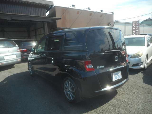 2010 Honda Freed Spike – thumbnail 4