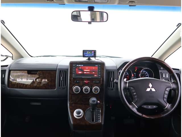 2010 Mitsubishi Delica D:5 – thumbnail 4