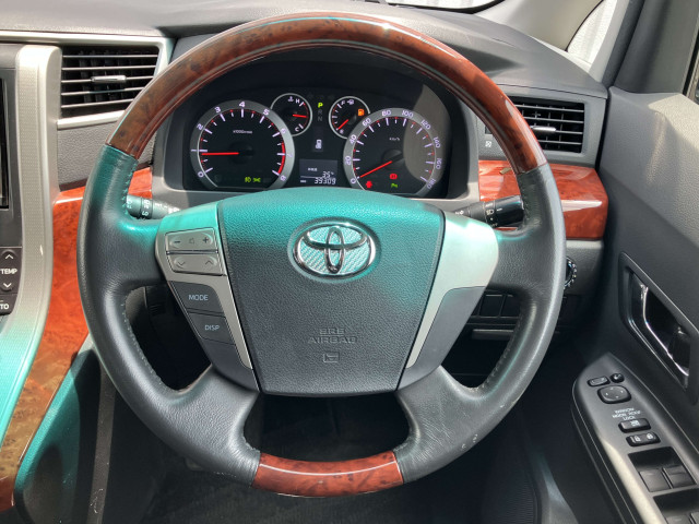 2011 Toyota Vellfire – thumbnail 2