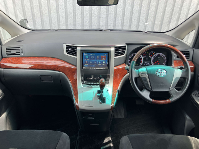 2011 Toyota Vellfire – thumbnail 3