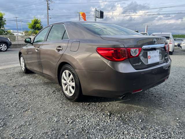 2011 Toyota Mark X – thumbnail 4