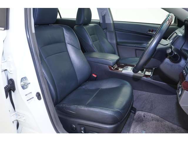 2011 Toyota Mark X – thumbnail 4