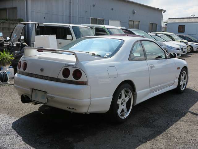 1996 Nissan Skyline Coupe – thumbnail 4
