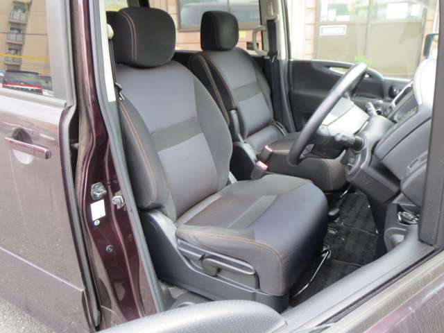 2009 Nissan Serena – thumbnail 2
