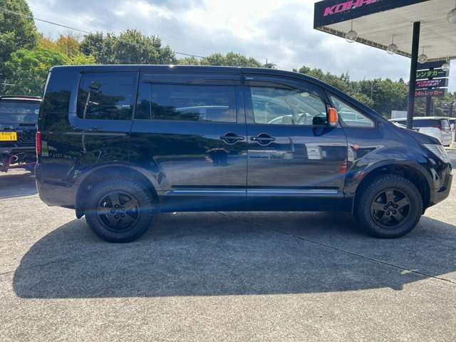 2011 Mitsubishi Delica D:5 – thumbnail 3