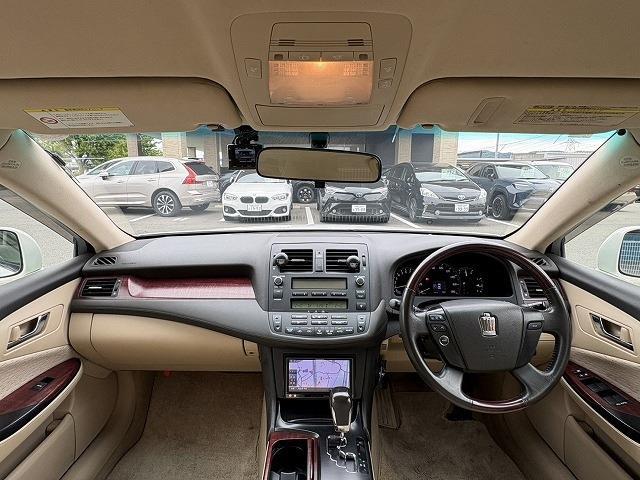 2009 Toyota Crown Royal – thumbnail 3