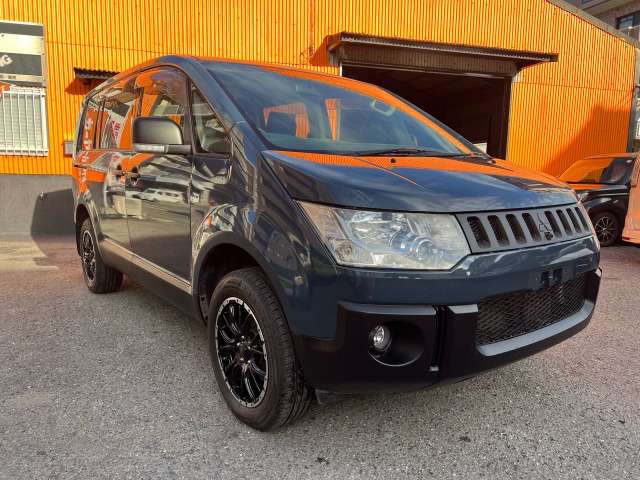 2009 Mitsubishi Delica D:5 – thumbnail 2