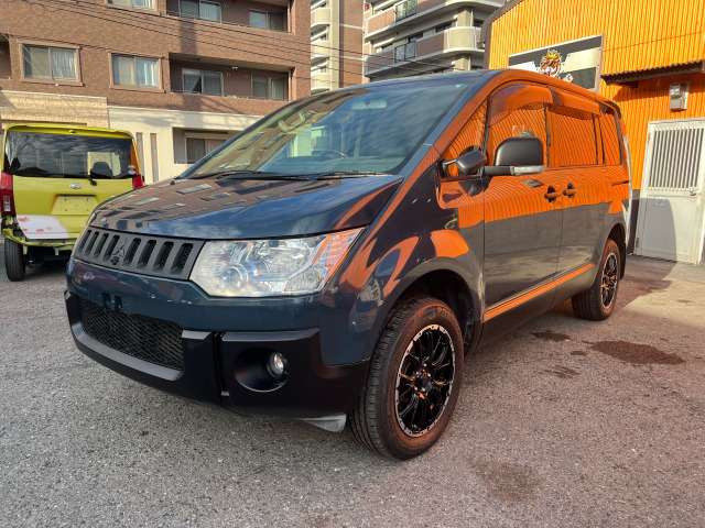 2009 Mitsubishi Delica D:5 – thumbnail 3