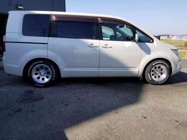 2011 Mitsubishi Delica D:5 – thumbnail 4