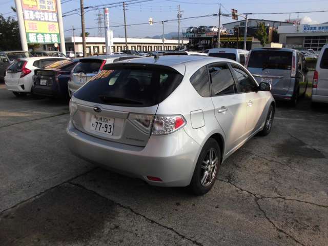 2011 Subaru Impreza Hatchback – thumbnail 2