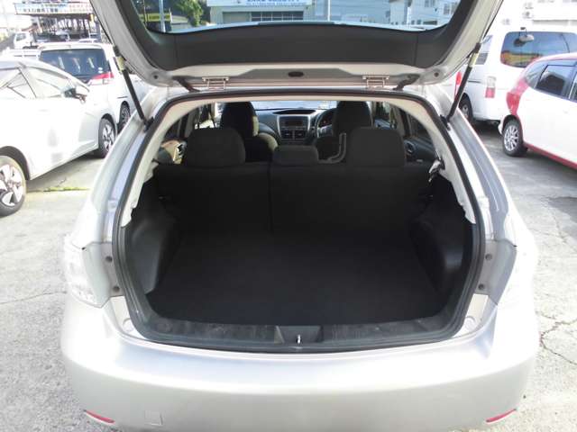 2011 Subaru Impreza Hatchback – thumbnail 4