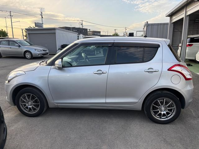 2011 Suzuki Swift – thumbnail 2