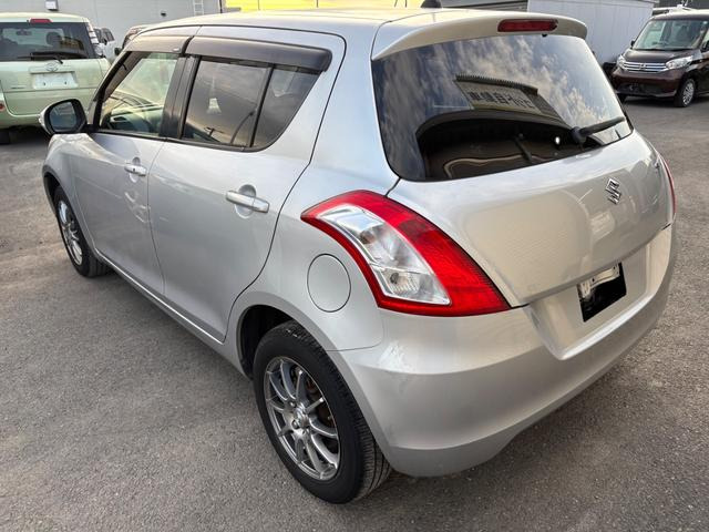 2011 Suzuki Swift – thumbnail 3